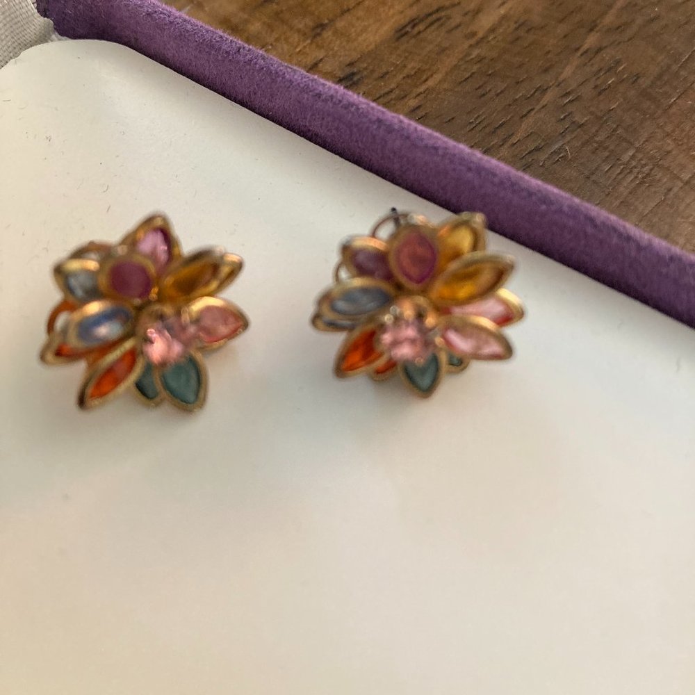 Vintage flower earrings with colored stones